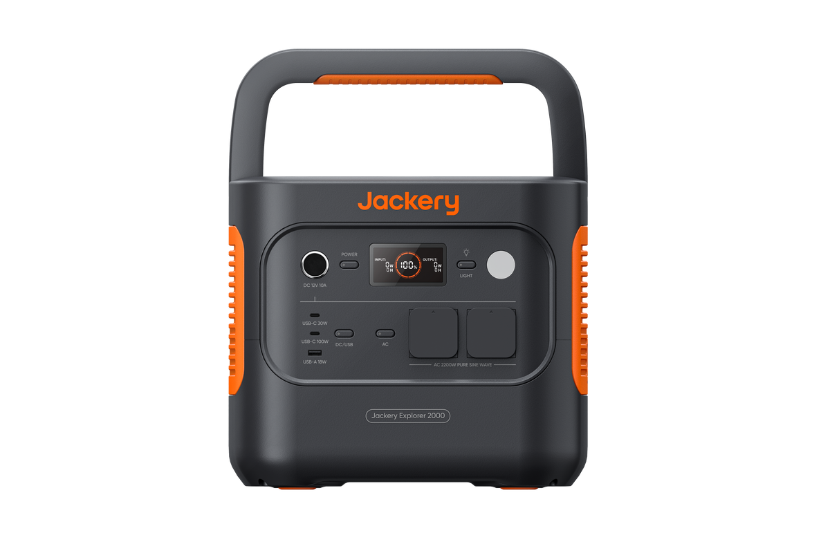Jackery Explorer 2000 v2 tragbare Powerstation mit 2.042 Wh – Frontansicht mit Klappgriff, Display und Schuko-Steckdosen