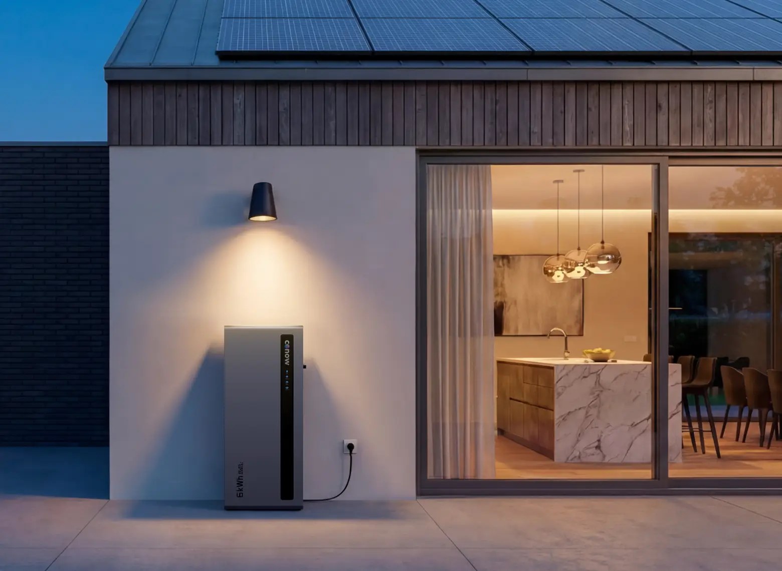 Conow Atlas 6000 AC Heimspeicher an der Hauswand montiert